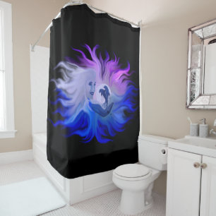 Frau mit Delphinen im Mondschein Duschvorhang