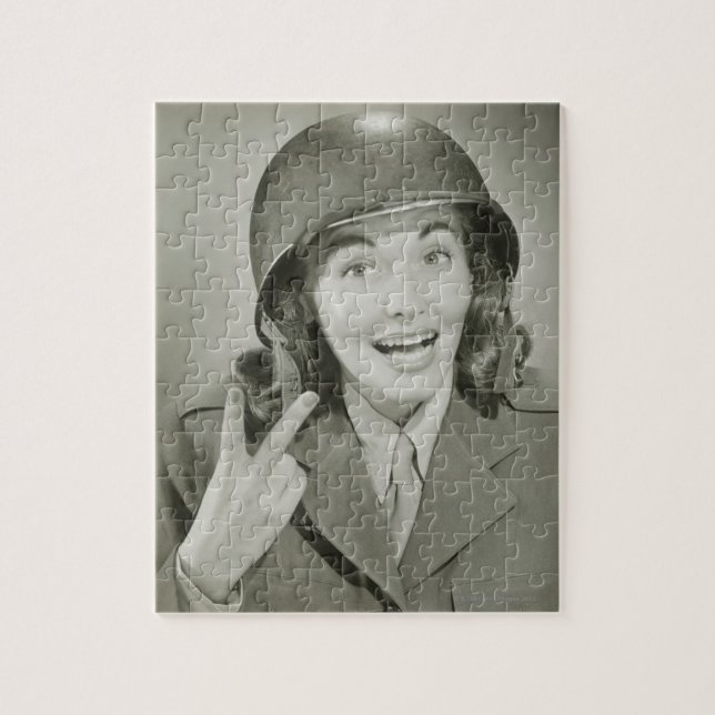 Frau mit einem Armeehelm Puzzle (Vertikal)