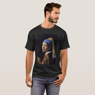 Frau mit einem weißen Earbud nach Vermeer T-Shirt