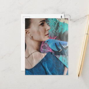 Frau mit einer blauen Vogel Surreal Collage Postkarte