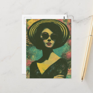 Frau mit gestreifter Sonnenhut Mode und Sommerfreu Postkarte