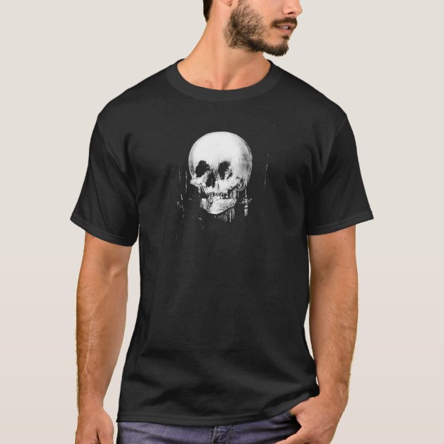 Frau mit Halloween-Reflektion im Spiegel T-Shirt (Vorderseite)