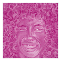 Frau mit lockigem Haar in Rosa