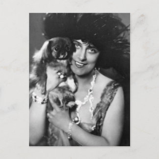 Frau mit Pekingese, 1920er Postkarte