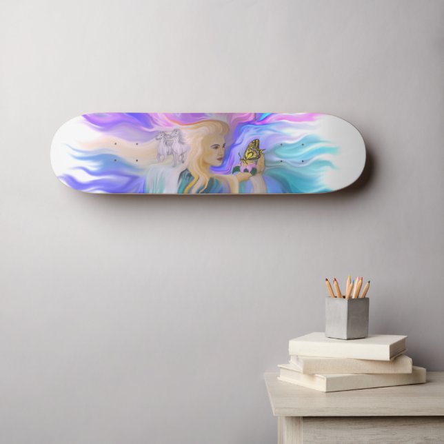 Frau mit Pferd und Schmetterling Skateboard (Wandkunst (Horz))