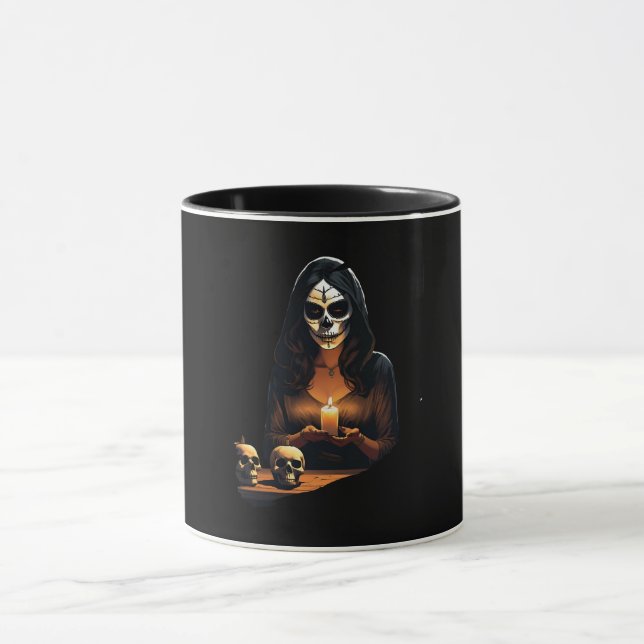 Frau mit Schädelmasken geschmückt Halloween Tasse (Zentrum)