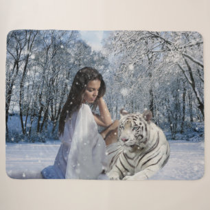 FRAU MIT WHITE TIGER SHERPADECKE