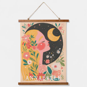 Frau & Mond Boho-Blumenillustration Vorname Wandteppich Mit Holzrahmen