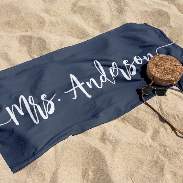 Frau New Name Bride Wedding Honeymoon Strandtuch (Von Creator hochgeladen)