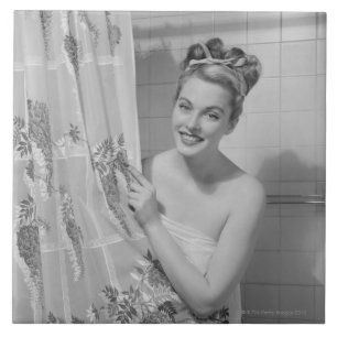 Frau oben eingewickelt fliese