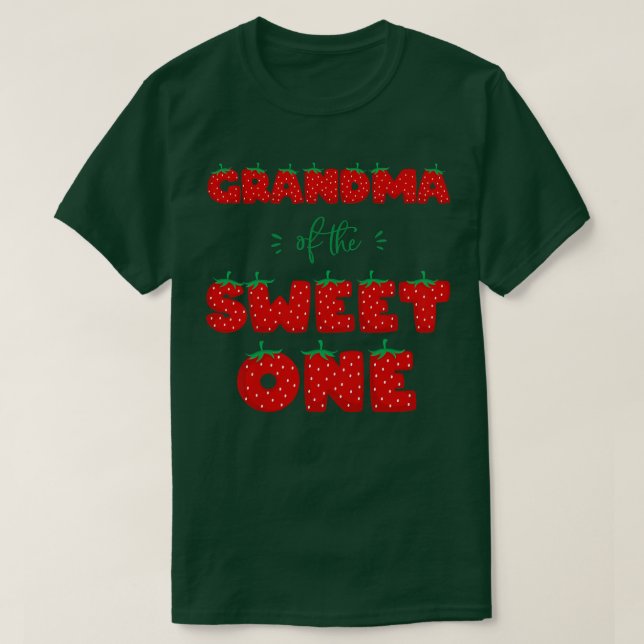 Frau Oma von der süßen Strawberry Birthda T-Shirt (Design vorne)