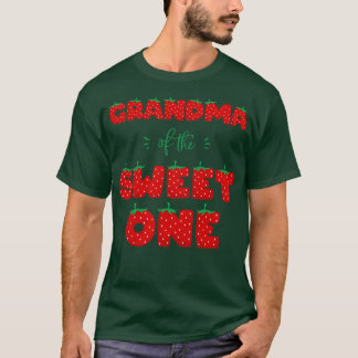 Frau Oma von der süßen Strawberry Birthda T-Shirt