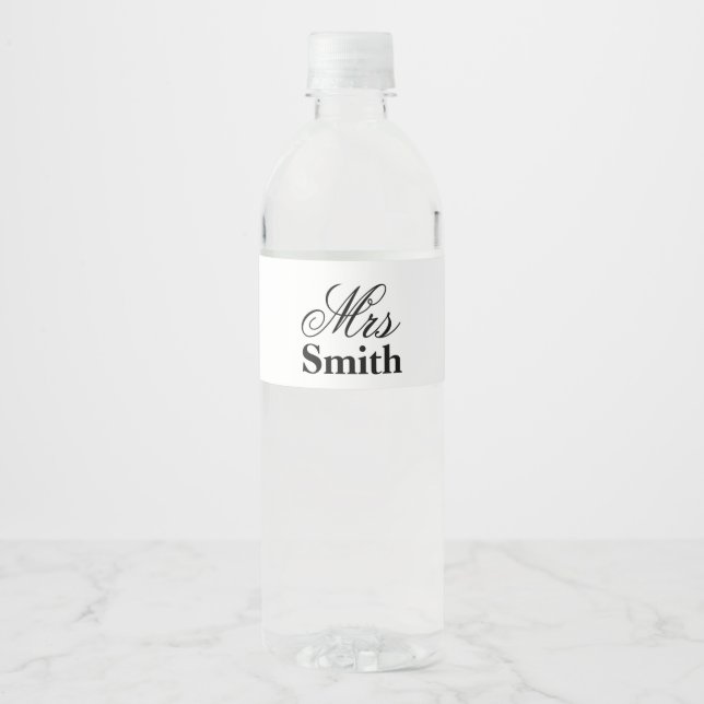 Frau Personalized Name White Black Wasserflaschenetikett (Vorderseite)