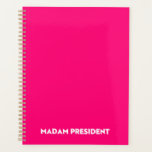 Frau Präsidentin, die Typografie ist minimalistisc Planer<br><div class="desc">Frau Präsidentin! Moderne Typografie minimalistisch weiß und heiß rosa Planner. Weißer, fett formatierter Text auf heißen rosa bearbeitbaren Farbhintergrund. Man kann es personalisieren und einzigartig machen. Feiern Sie den Präsidenten der Nation am Tag der Amtseinführung des Präsidenten. Auch kann dies ein großartiges Geschenk zum Feiern einer weiblichen Chefin, die Präsident...</div>