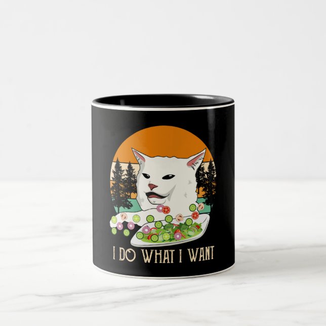 Frau schreiend bei Cat Meme, Cat Meme Zweifarbige Tasse (Mittel)