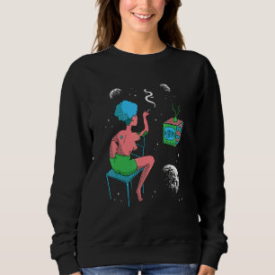 Frau sieht Astronaut im Weltraum fern Sweatshirt