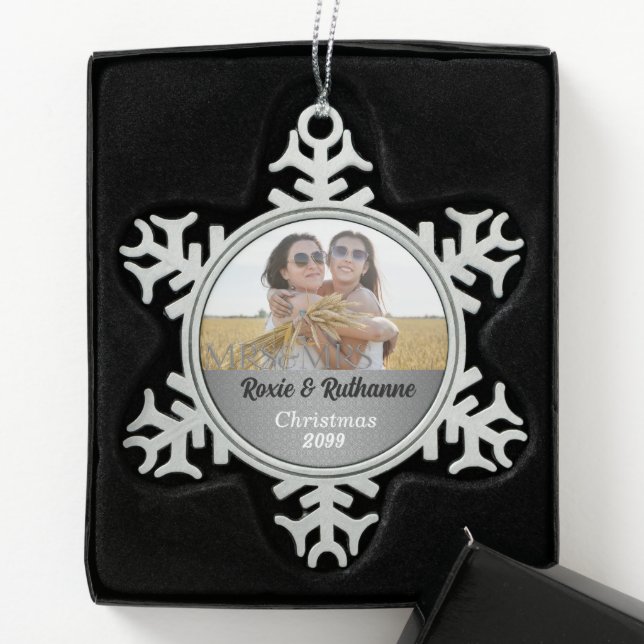 Frau Silver Damask Foto Schneeflocken Zinn-Ornament (Box)