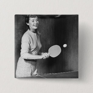 Frau spielt Tischtennis Button