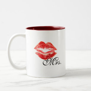 Frau Tasse - mit den roten Lippenstiftlippen