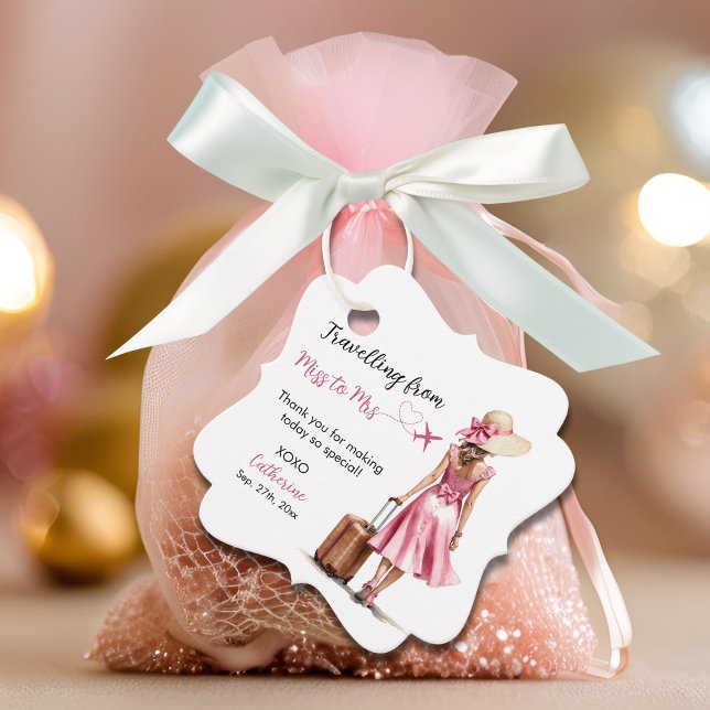 Frau Travel Pink Bow Dress Brautparty Geschenkanhänger (Angled view traveling from miss to mrs world travel bridal shower love is a journey favor tag)
