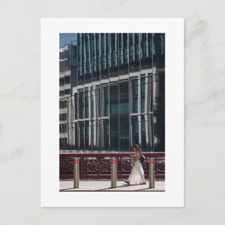 Frau überquert Holborn Viadukt London (1525) Postkarte