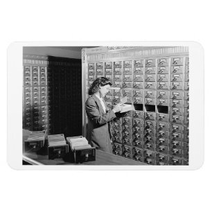Frau und Bibliotheks-Kartothek Vintage Magnet