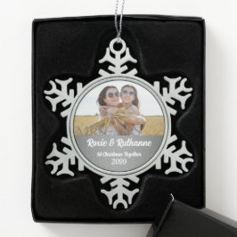Frau und Frau Silver Damask 1. Weihnachten Schneeflocken Zinn-Ornament