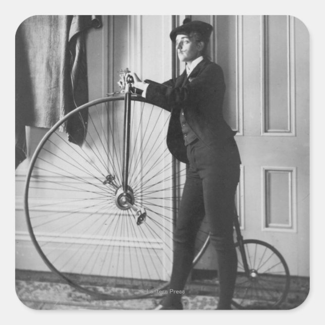 Frauen als Mann mit Fahrrad verkleidet Quadratischer Aufkleber (Vorderseite)