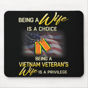 Frauen als vietnamesische Veteranen-Ehefrau haben  Mousepad