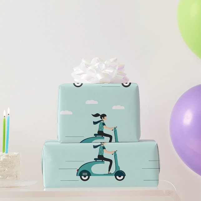 Frauen auf einem Scooter-Wrapping Paper Geschenkpapier (Von Creator hochgeladen)