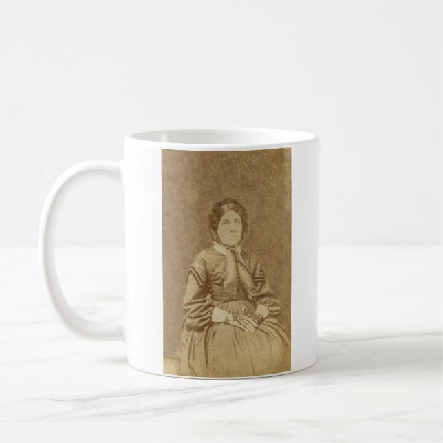 Frauen aus den 60er Jahren sitzen mit Bonnet-Kaffe Kaffeetasse (Links)