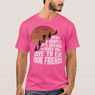 Frauen bringen einen Kompass mit sich, wenn man hu T-Shirt