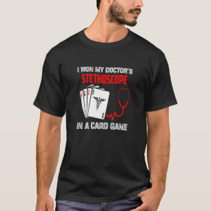 Frauen, die ich in einem Kartenspiel mit meinem Do T-Shirt
