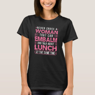 Frauen, die sich für die Beerdigung von Embalmer e T-Shirt