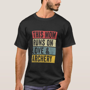 Frauen Diese Mama findet auf Liebe und Bogenjagd s T-Shirt