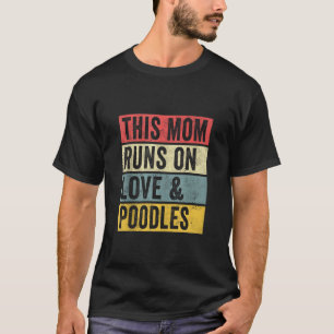 Frauen Diese Mama läuft auf Liebe und Poodles mach T-Shirt