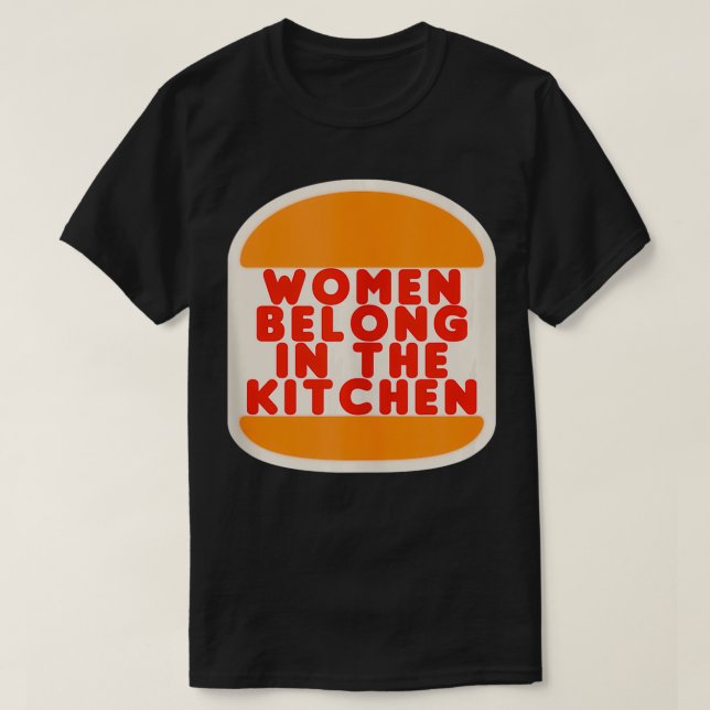 Frauen gehören in der Küche Funny Meme Geschenk T-Shirt (Design vorne)