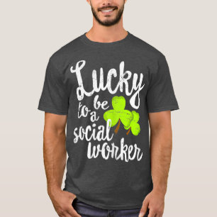 Frauen glücklich, Sozialarbeiterin zu sein St Patr T-Shirt
