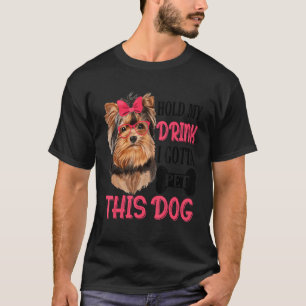 Frauen halten meinen Drink, ich trinke diesen Hund T-Shirt