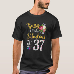 Frauen im Alter von 37 Jahren mit Sassy & Fabulous T-Shirt