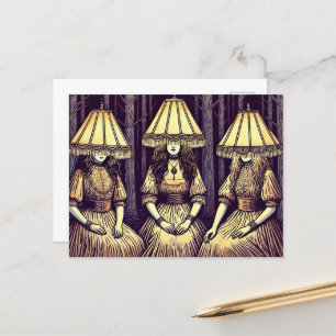 Frauen im Wald mit Lampenschirmhüten Postkarte