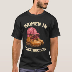 Frauen in Bauarbeitsstiefeln und Schutzhelm T-Shirt