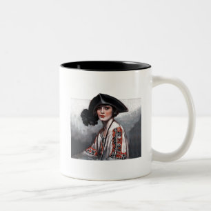 Frauen in bestickter Bluse Zweifarbige Tasse