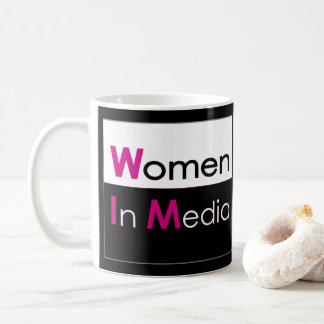Frauen in der klassischen medienmedialen Tasse Bla