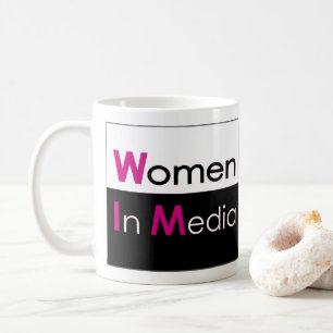 Frauen in der medienklassischen Tasse