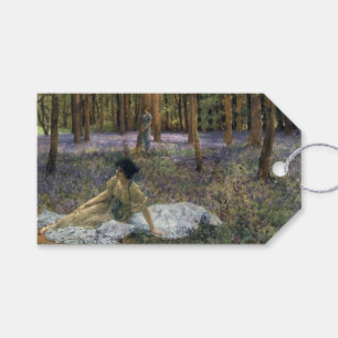 Frauen in einer Waldlandschaft mit Bluebells Geschenkanhänger