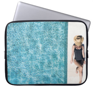 Frauen in schwarzem Bikini Boden und weißer Sonne Laptopschutzhülle