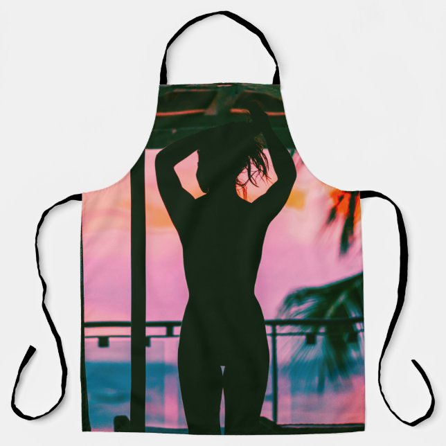 Frauen in schwarzem Panzeroberteil und Hosen auf B Schürze (Vorderseite)