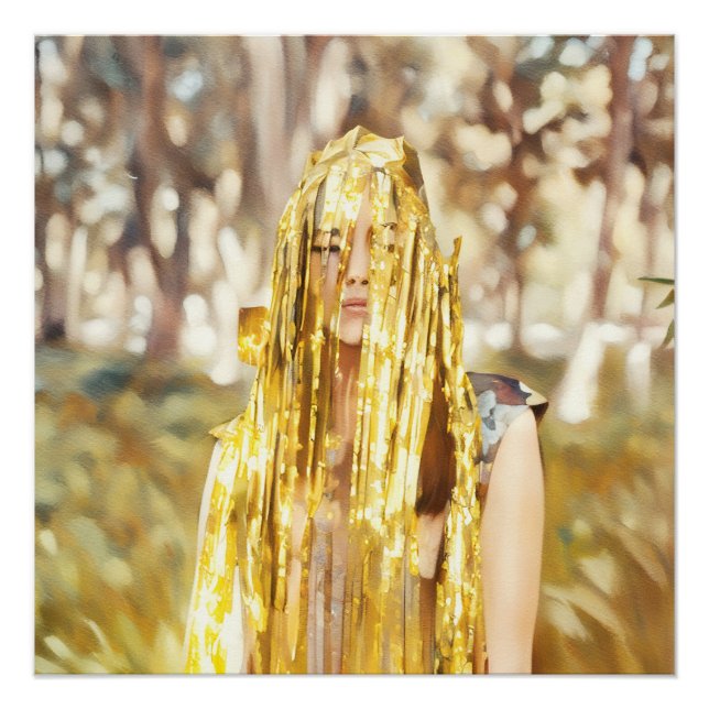 Frauen in Wäldern mit schimmernder Golddekoration Poster (Vorderseite)