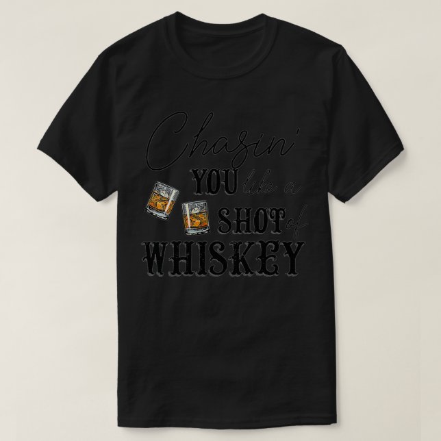 Frauen jagen dich wie ein Shot von Whiskey Funny W T-Shirt (Design vorne)